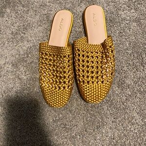 💜 Aldo Woven Basket Slip on Sandals Mules